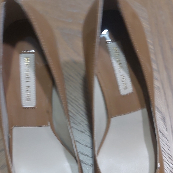 Michael Kors Brown Heels with Patent Leather and Pointed Toe - Picture 9 of 16